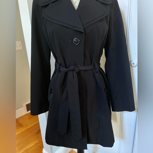 London Fog Black Belted Trench Coat. Women's Size: M. - Picture 2 of 13
